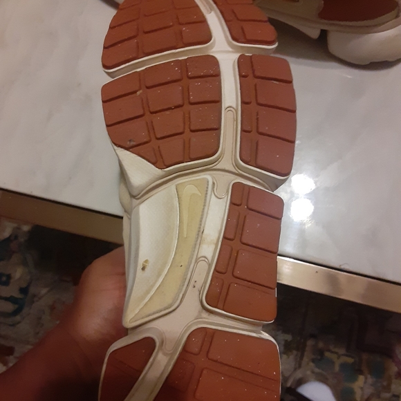 A pair of Nike sneakers. - Picture 4 of 4